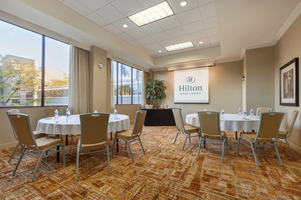 Hilton Fort Wayne At The Grand Wayne Convention Center 61/72