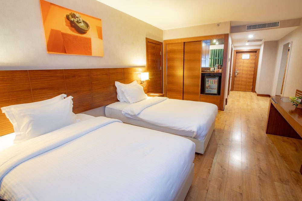 Nevali Hotel 9/50