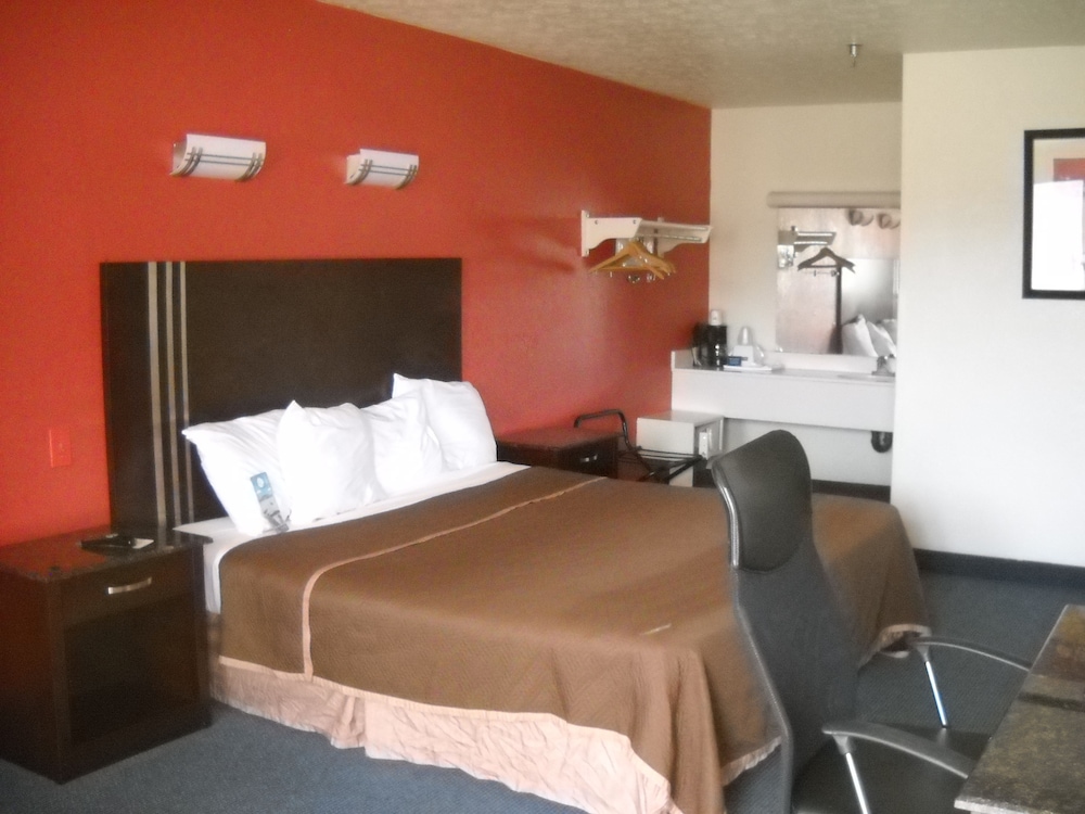 Travelodge by Wyndham Parkersburg 2/13