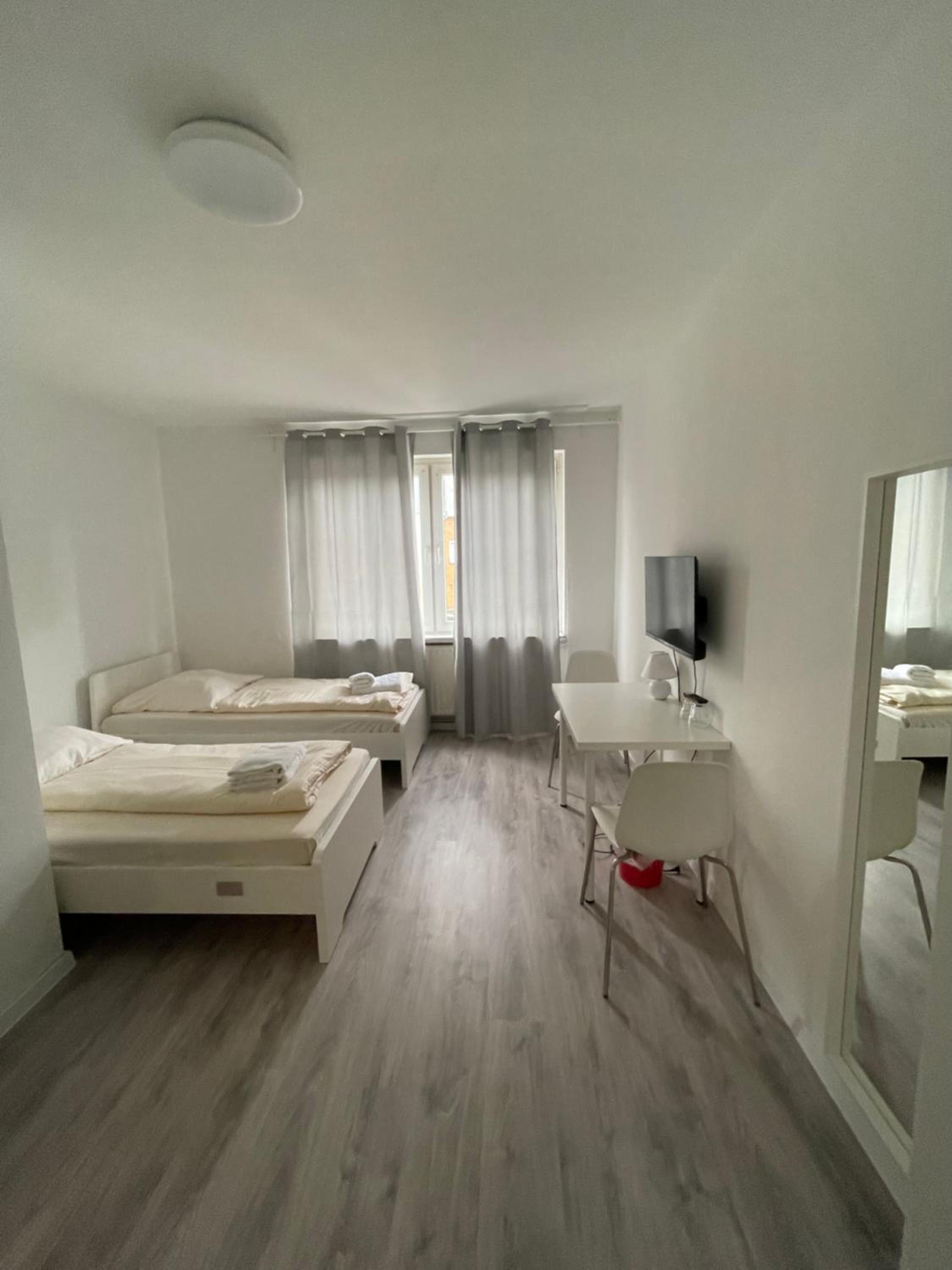 Hotel Tyros am Weidendamm 28/35