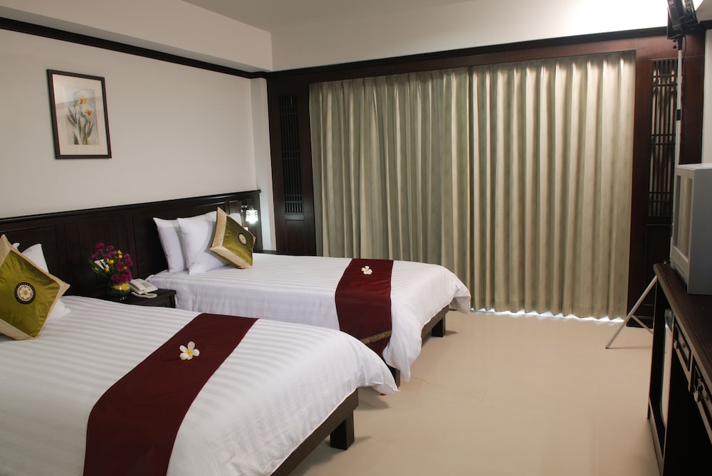 First Residence Hotel 30/48