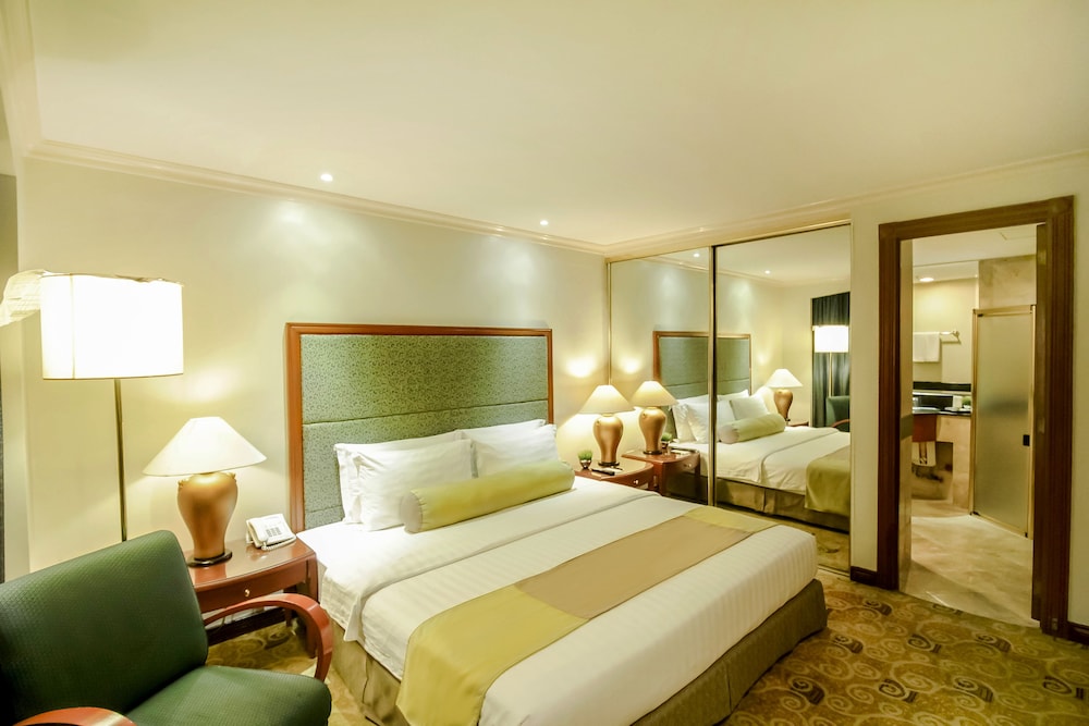 جناح تنفيذي بسرير كينج بغرفة نوم واحدة، Makati Palace Hotel 2/3