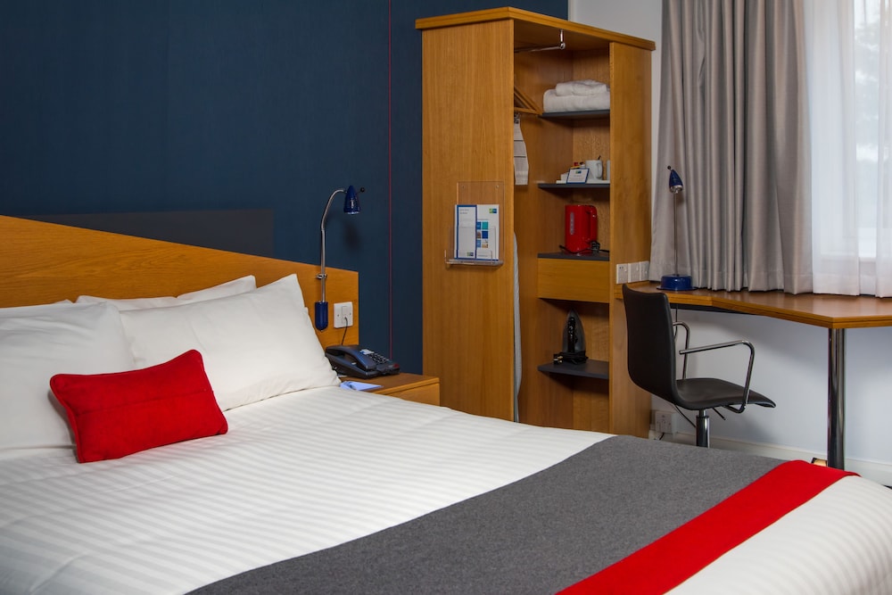 Holiday Inn Express Lichfield 9/38
