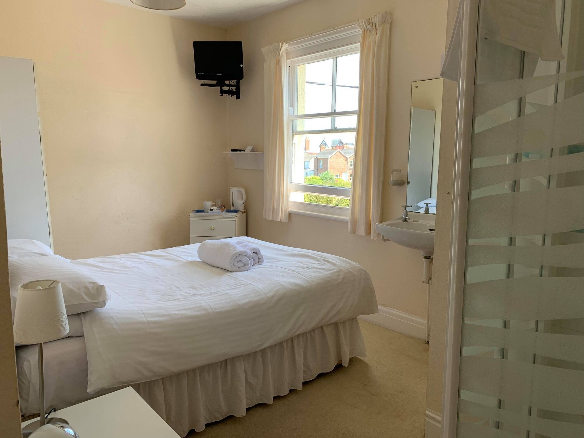 Basic, Double Bed