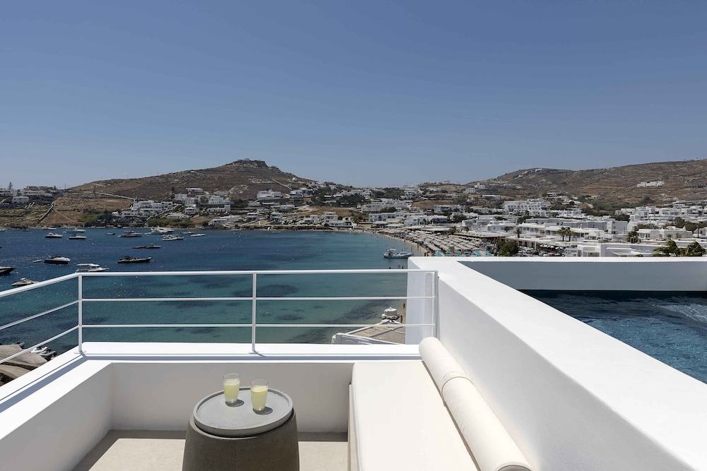 CUBIC Mykonos Seafront Design Suites 6/58