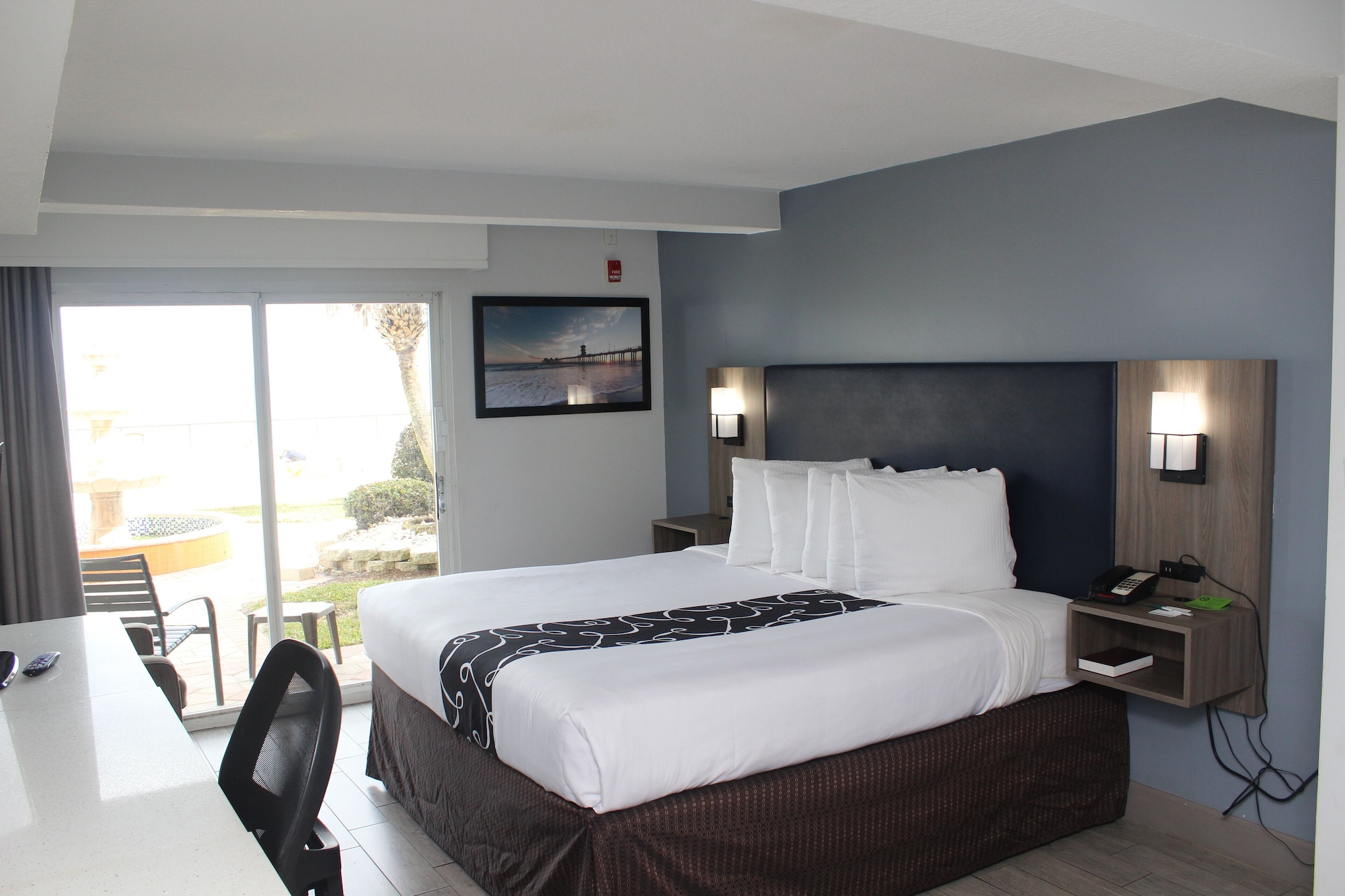 ROOM, KING BED, OCEAN FRONT, JETTED TUB