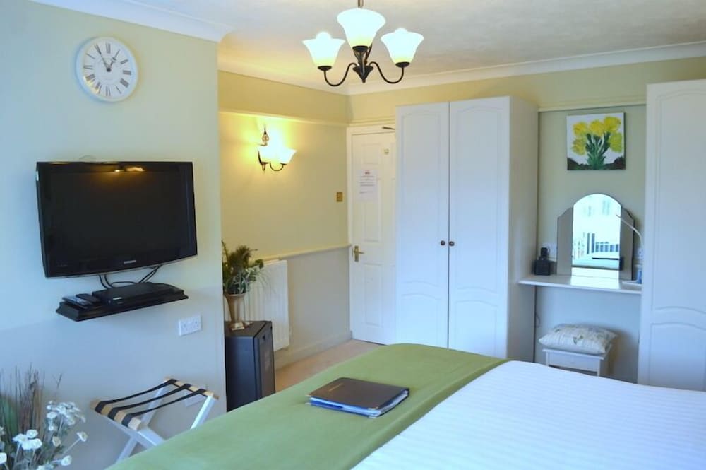 Watersedge Guest House 19/43