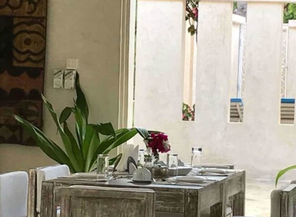 The Villa Luxury Suites Hotel 5/43