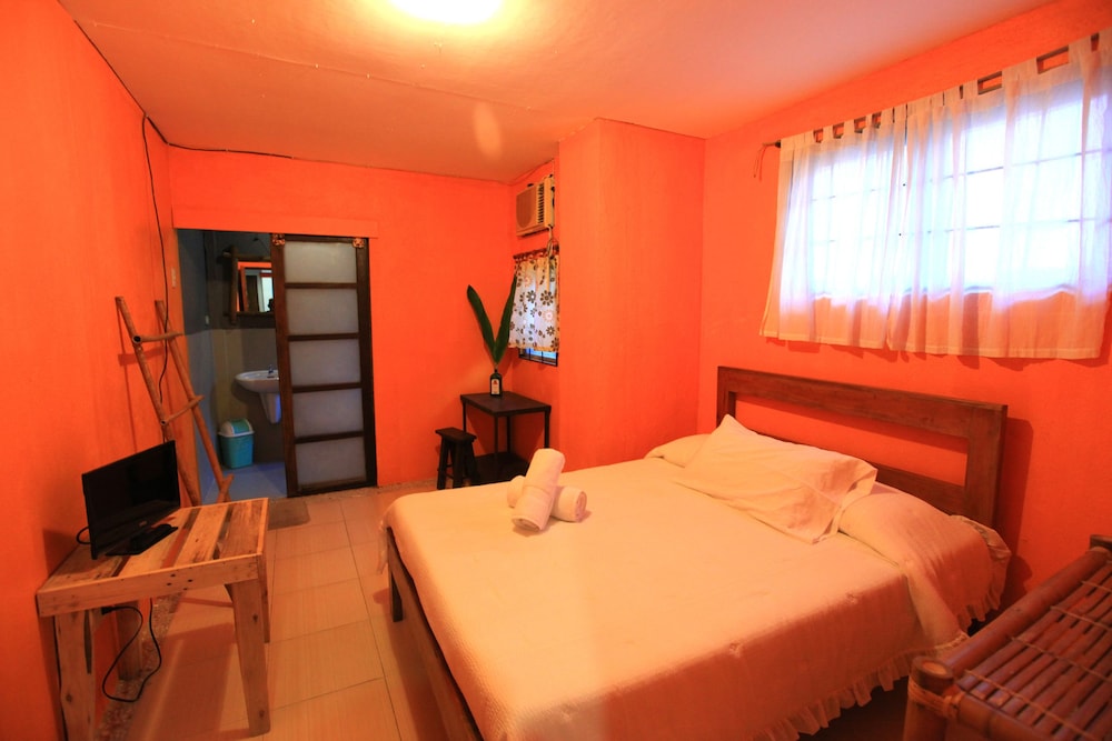 Hannah Hotel 33/54