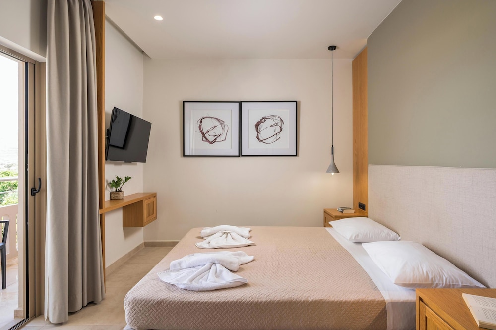 ROOM, DOUBLE BED