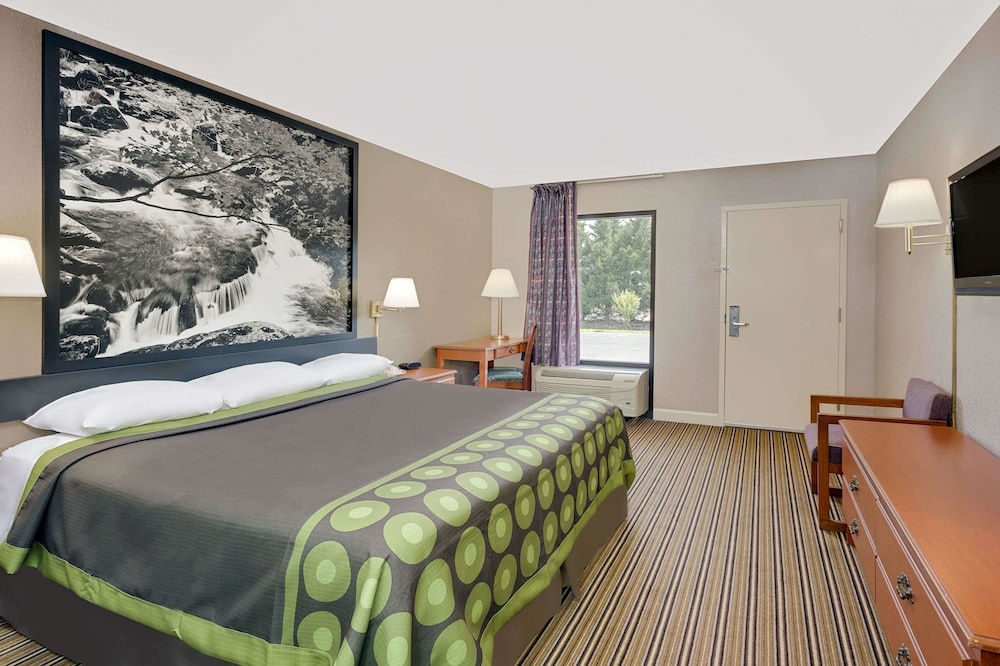 Super 8 By Wyndham Athens 11/17