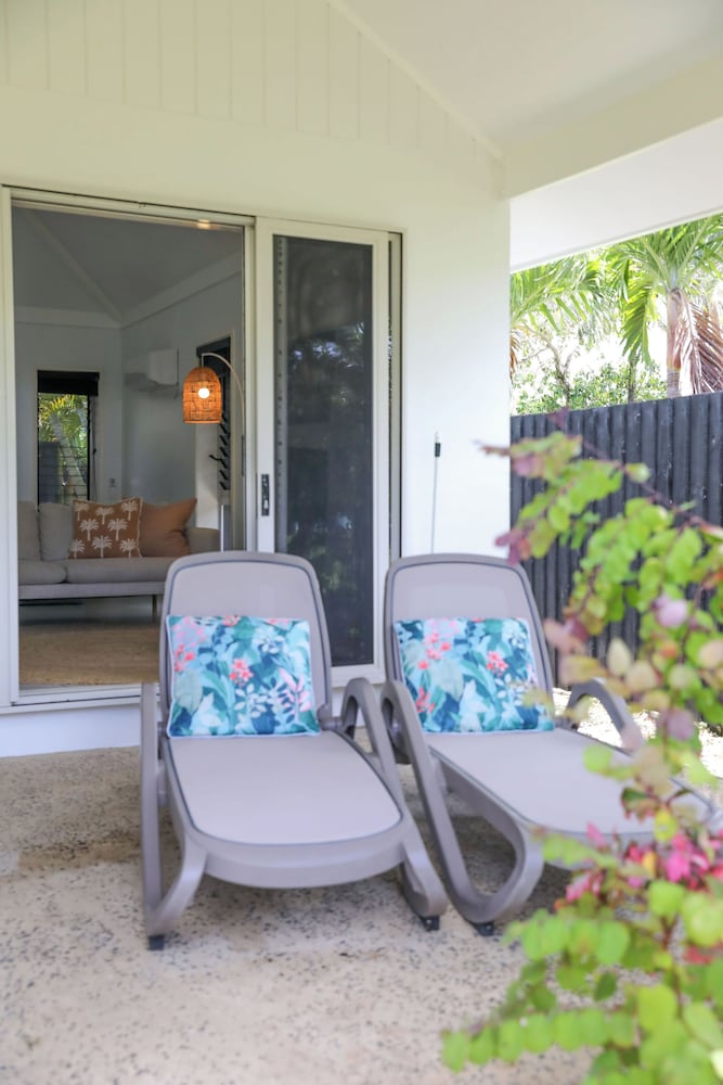 Makayla Palms 17/50
