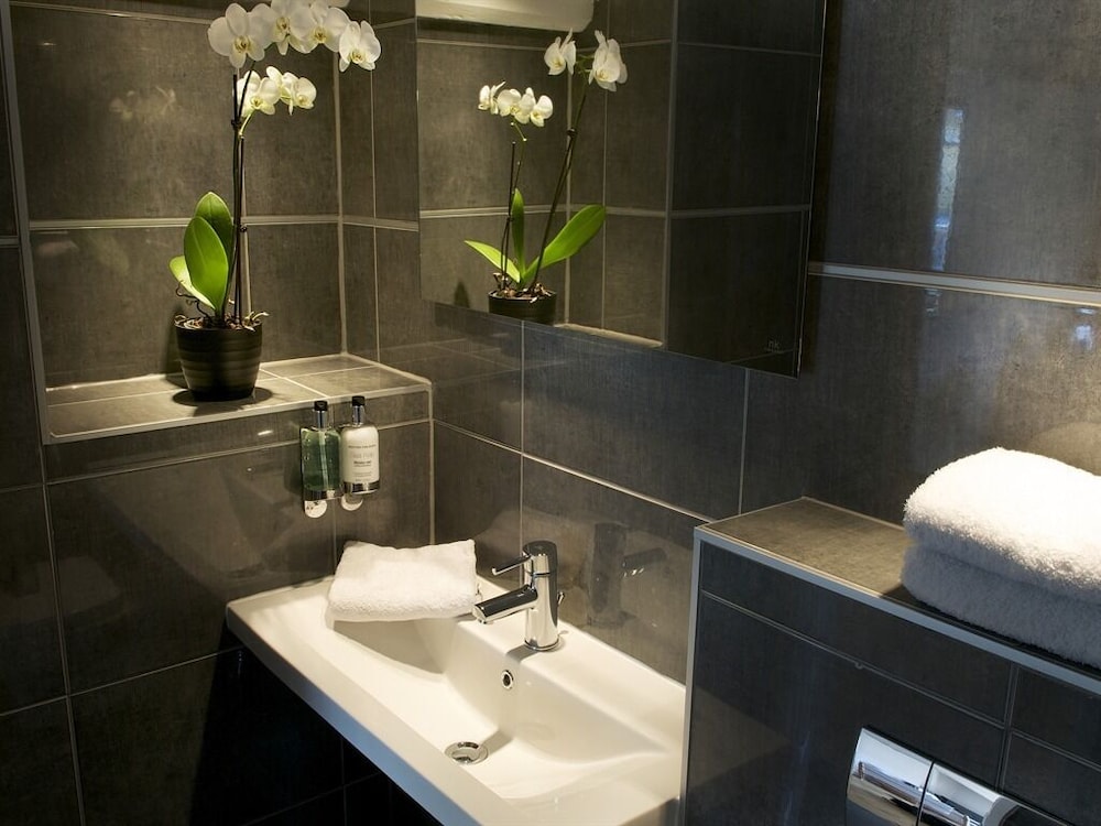 Wild Garlic Restaurant Rooms 34/37