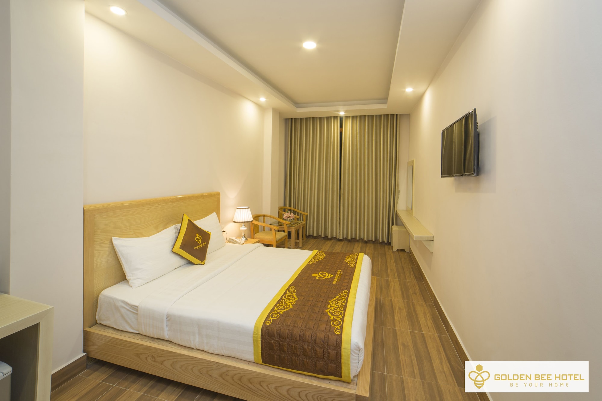 ROOM, QUEEN BED, CITY VIEW