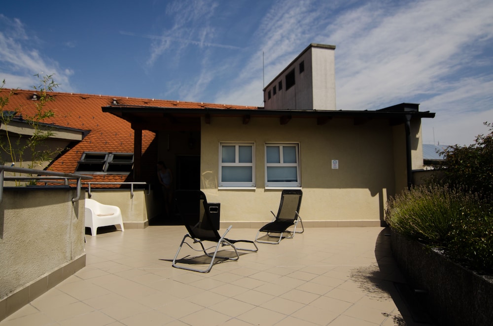 CIVITAS BOUTIQUE HOTEL 77/79