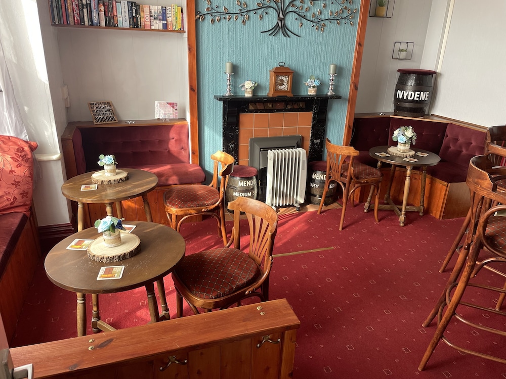 Ivydene Hotel 32/50