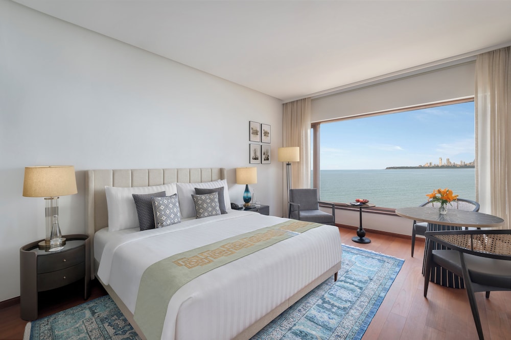 غرفة بريميير بسرير كوين بإطلالة على البحر، The Oberoi Mumbai 2/5