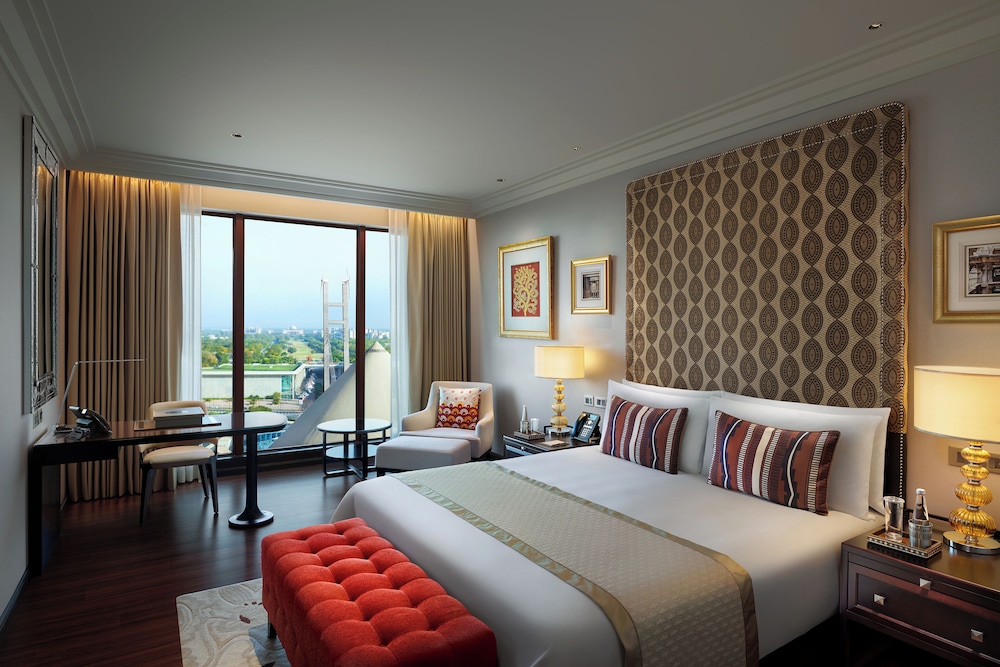 Basic, King Bed, Central View, Courtyard View