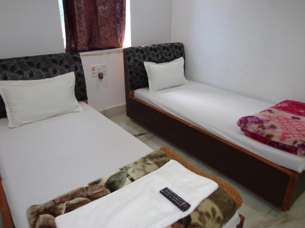 Jyoti Guest House 18/26