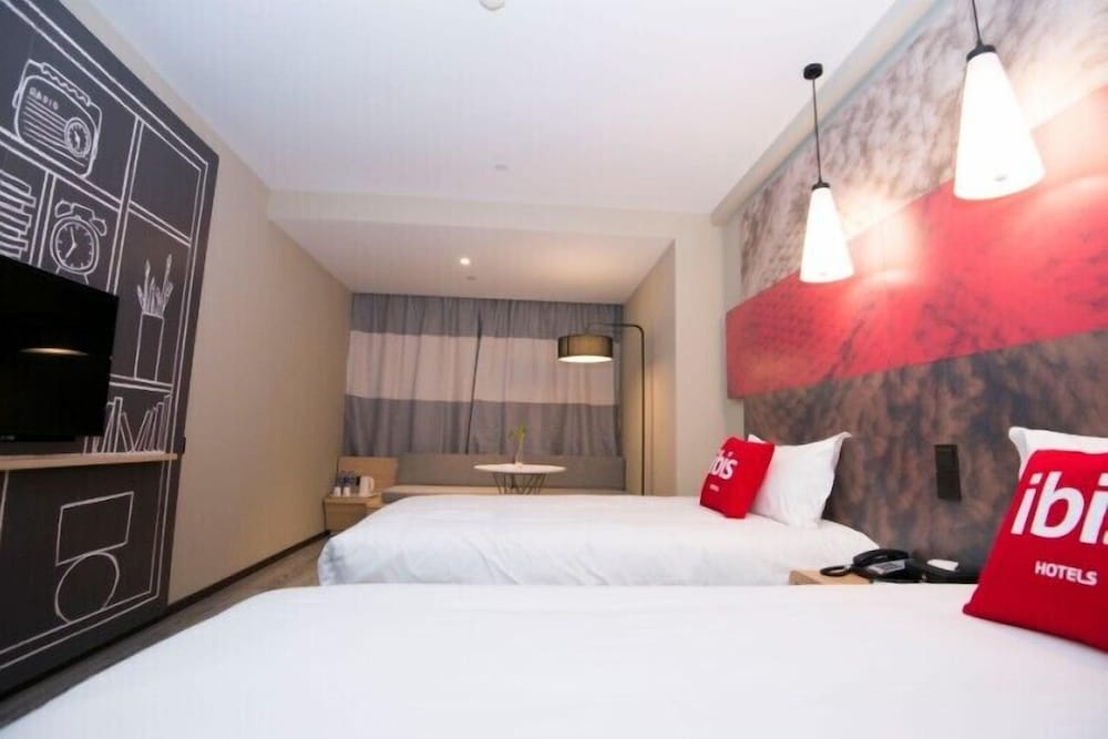 Ibis Luoyang Baolong Square Hotel 21/47