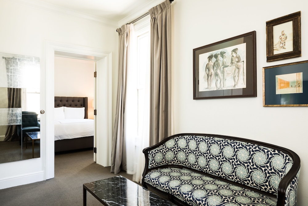 Hotel Ella 11/57
