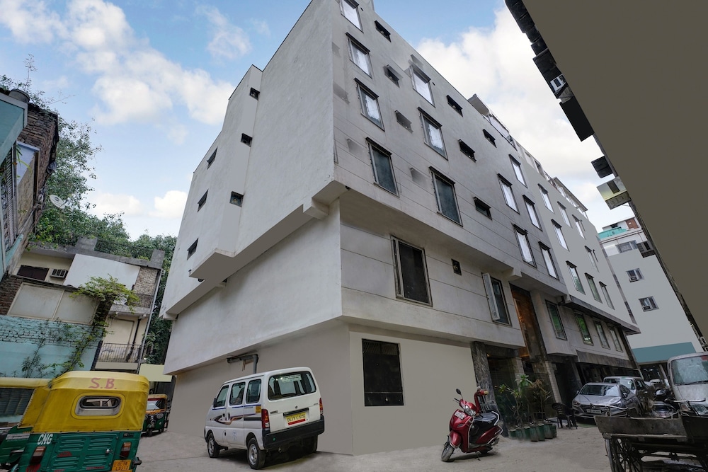 Staybook Hotel Nitya Maharani 40/50