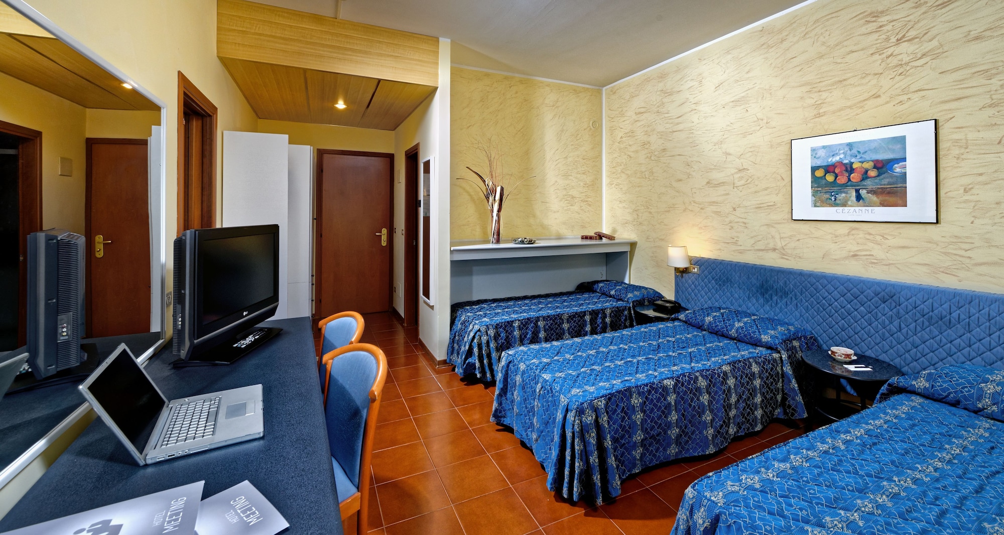 غرفة عائلية ثلاثية بسرير مزدوج وسرير فردي، JR Hotels Gate 7 Bologna 5/7