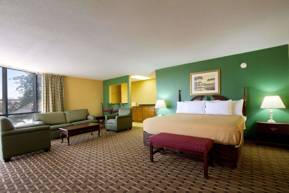 Red Roof Inn and Suites Duncan 8/21