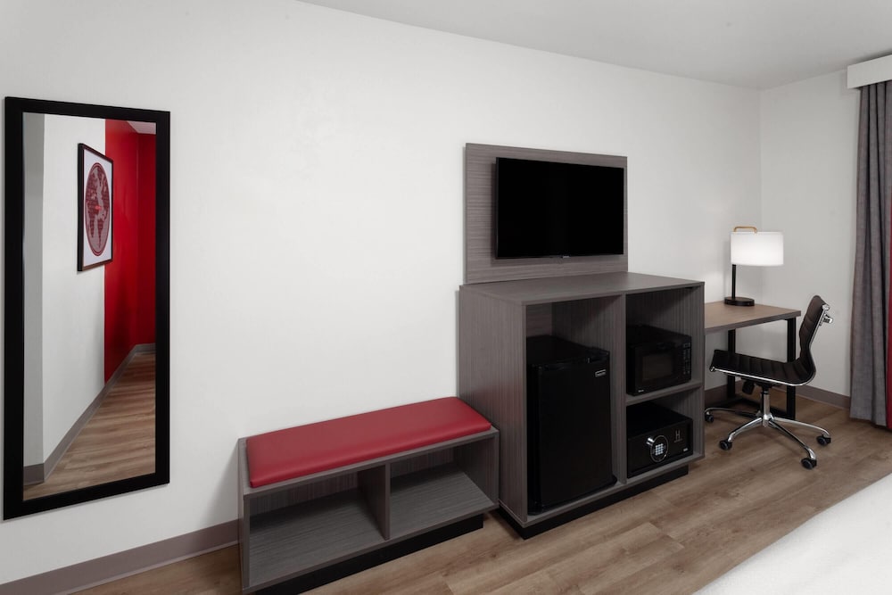 Ramada by Wyndham Milwaukee 21/29