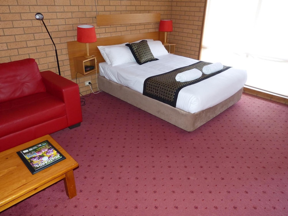 Blue Whale Motor Inn and Apartments 6/55