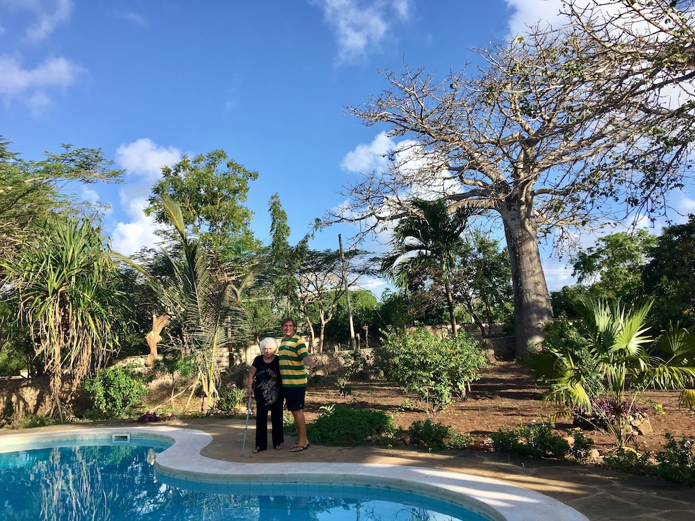 Tradewinds Lodge 42/48