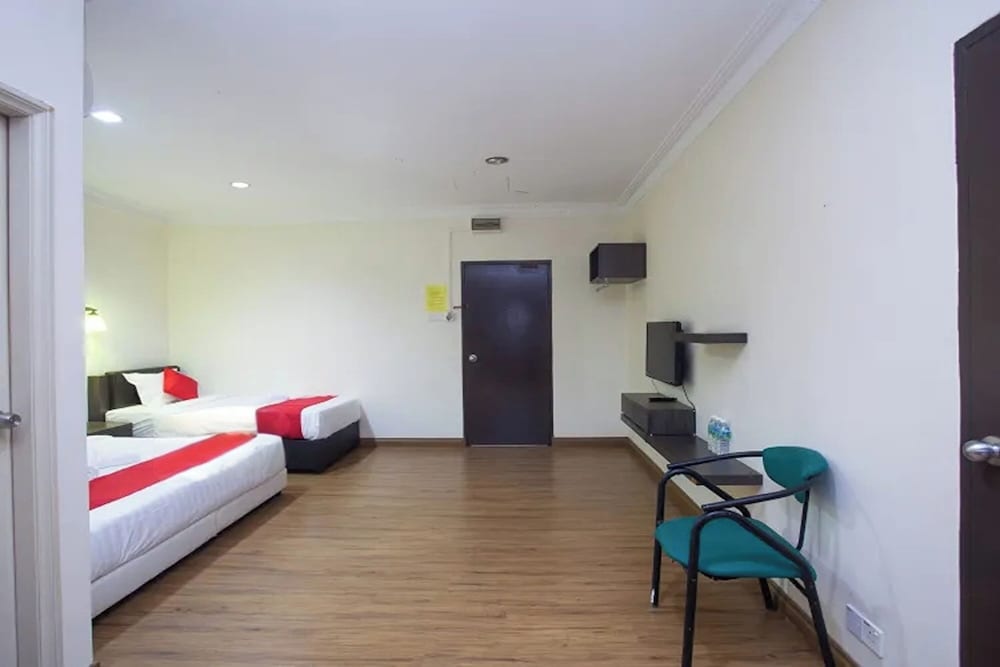 Hotel O T P Hotel 38/54