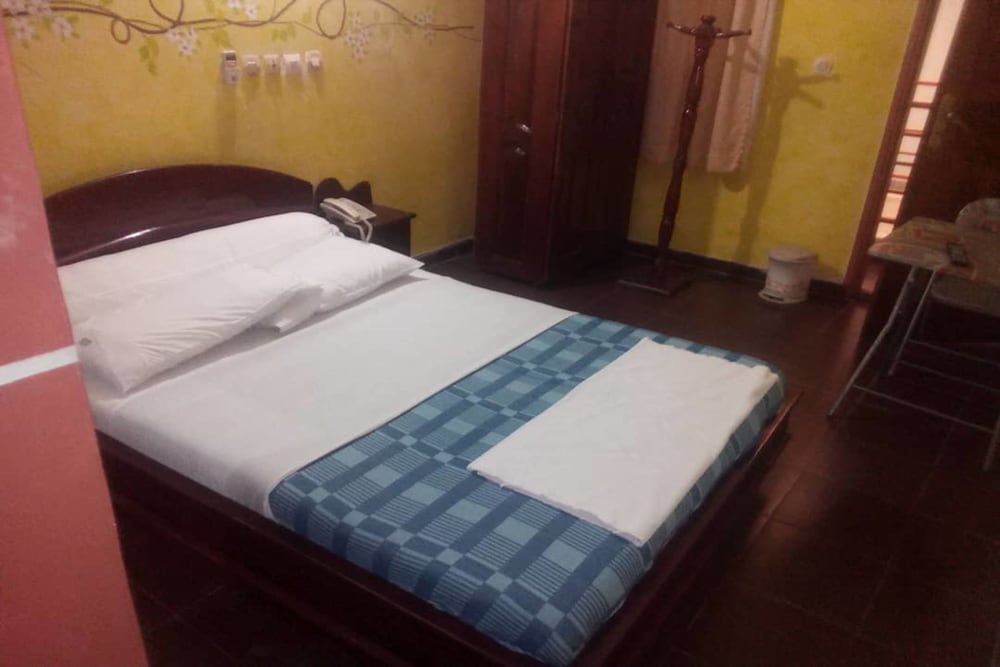 SUPERIOR, QUEEN BED