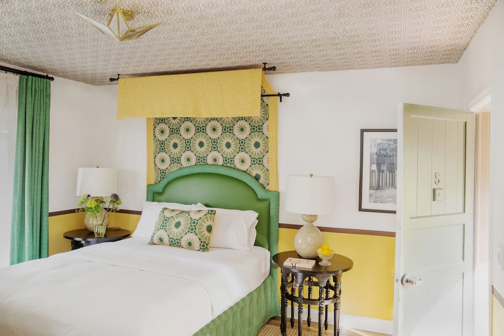 Garden, Queen Bed