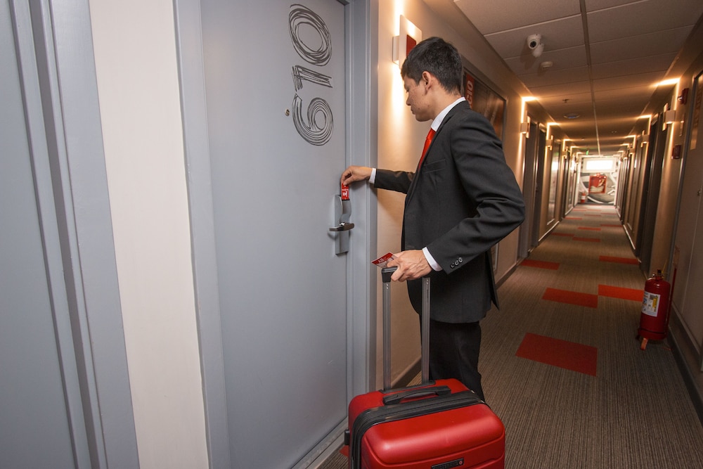 Ibis Asuncion 8/69