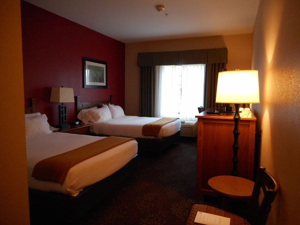 Holiday Inn Express Hocking Hills Logan 36/72