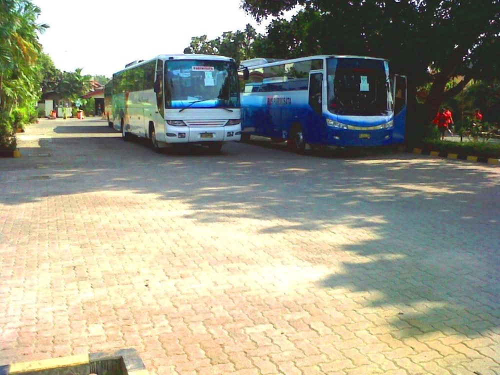 Puri Jaya Hotel (ex NIDA Rooms Cempaka Senen Market) 37/41