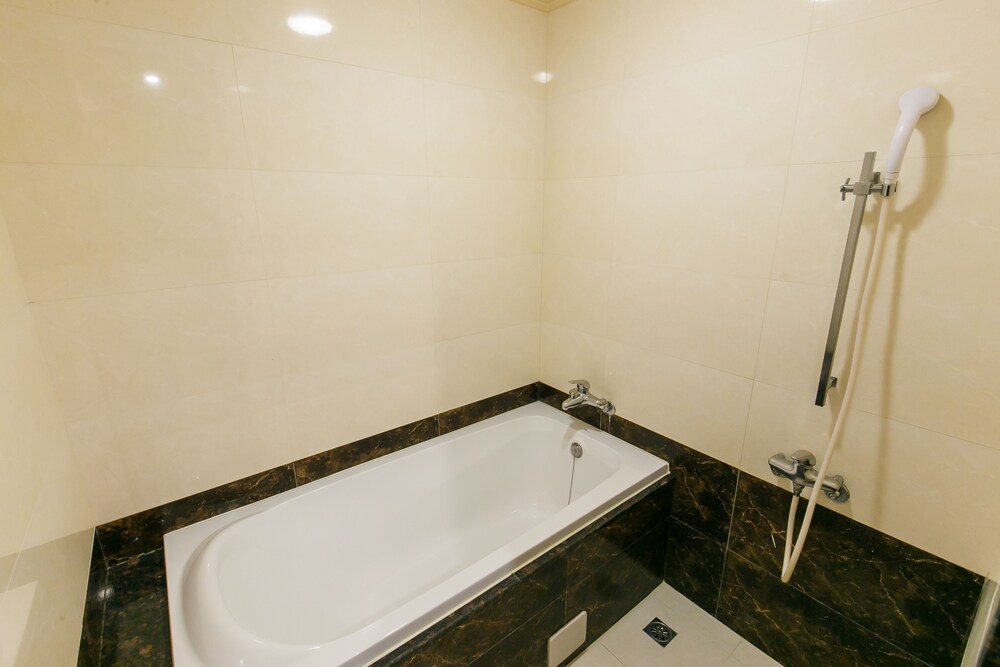 Highness Hotel 33/34