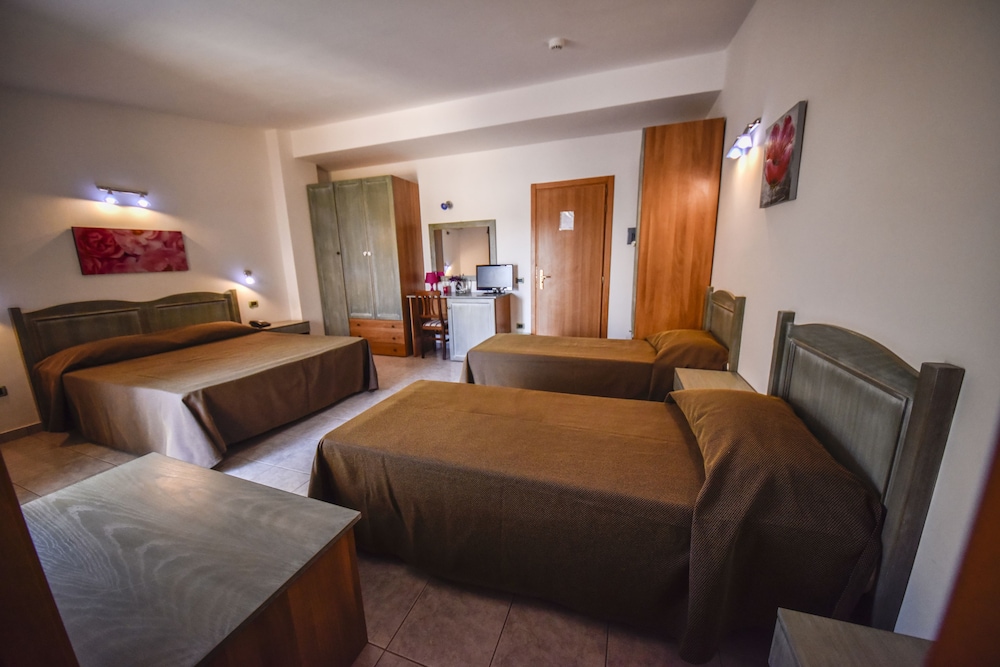 Hotel La Villa 11/50