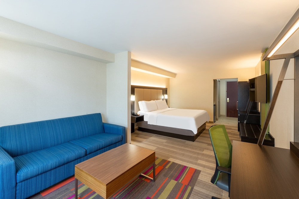 Holiday Inn Express & Suites North East (Erie I-90 Exit 41) 28/60