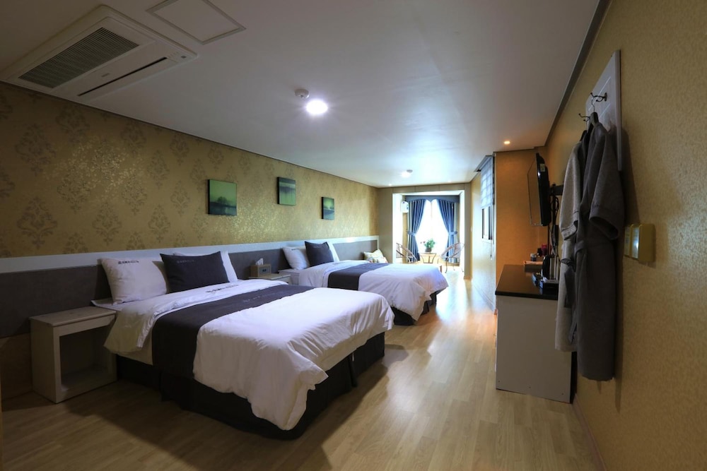 Dorcas Tourist Hostel 10/30