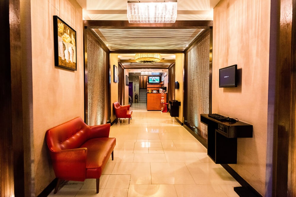 Bally Suite Silom 17/25