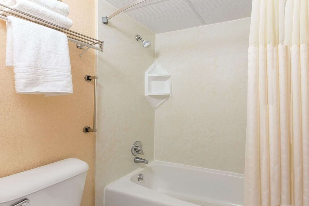 Quality Inn Waycross 57/58