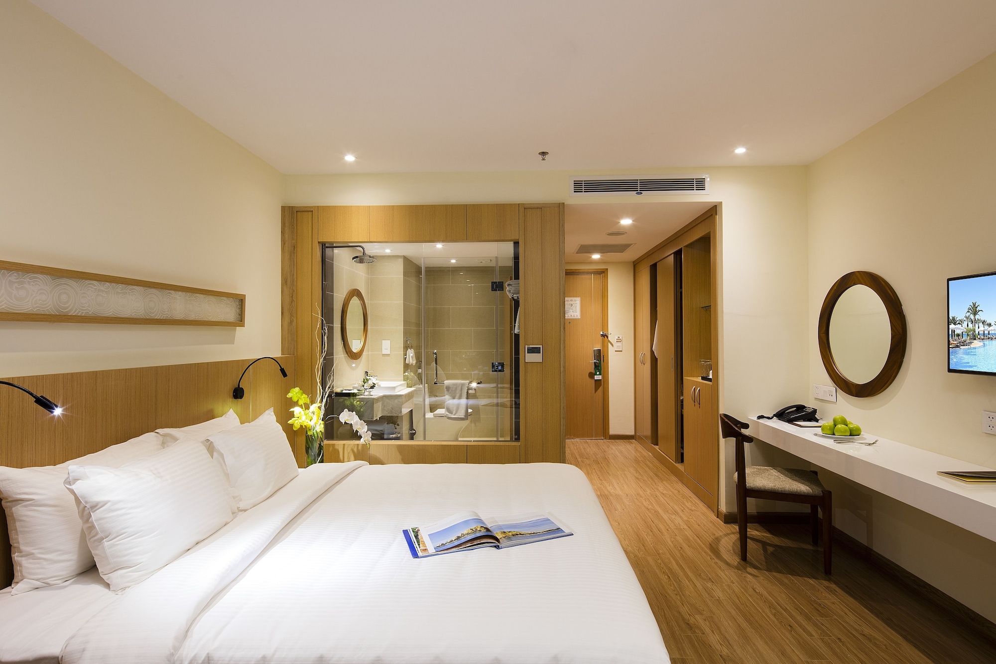 SUPERIOR, KING BED, CITY VIEW