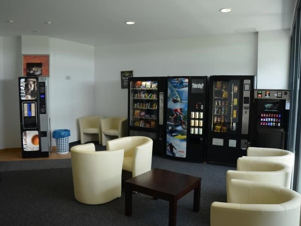 Low Budget Hostel 33/53