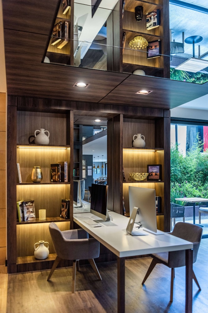 AC Hotel by Marriott Bogota Zona T 7/59