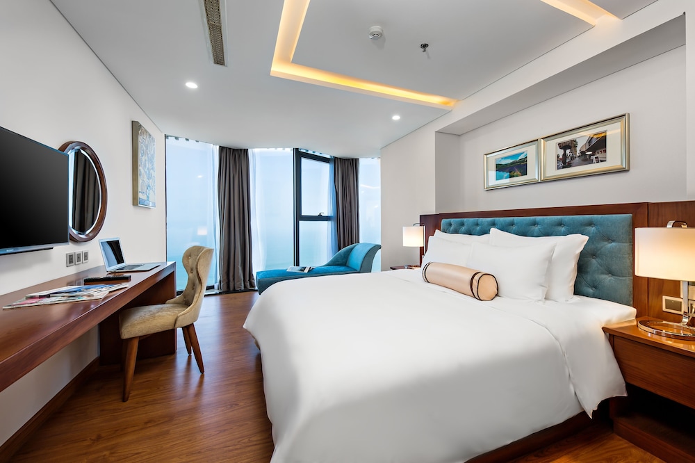 1 BEDROOM, STUDIO