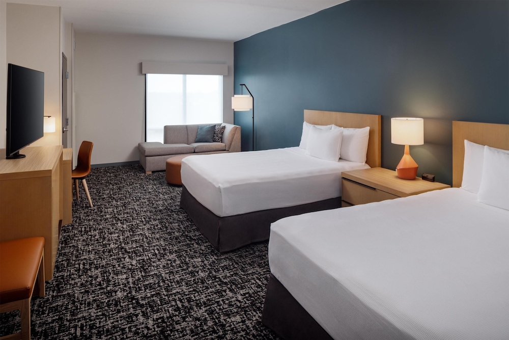 Room, 2 Queen Beds, Den
