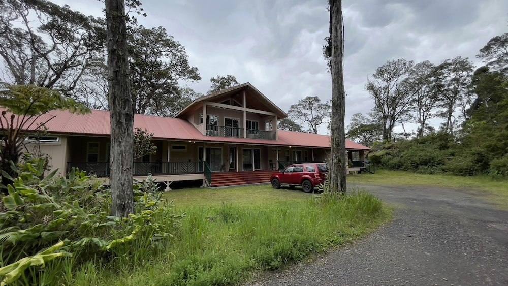 Volcano Forest Inn 6/50
