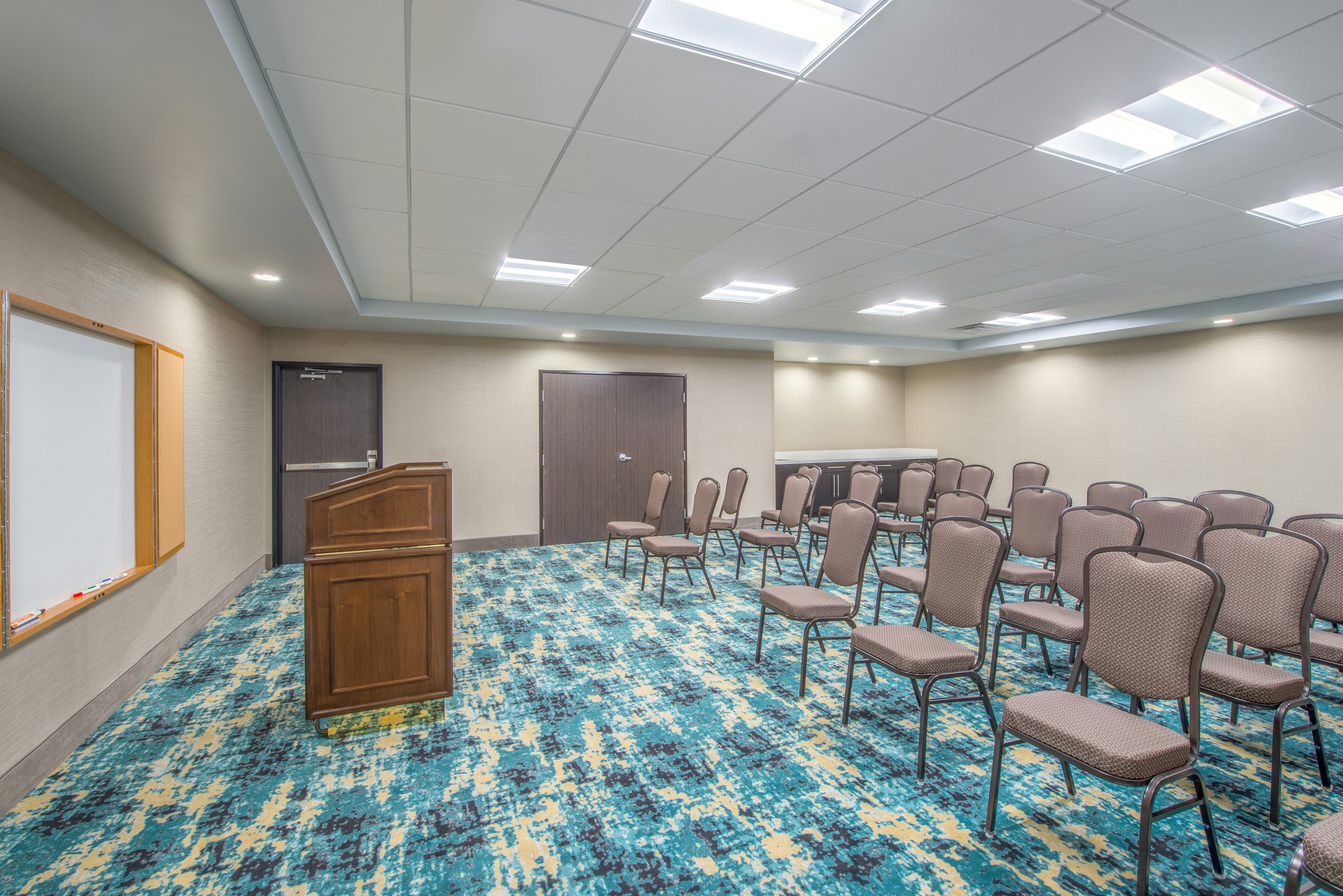 Holiday Inn Express Suites Shawnee Kansas City West 60/67